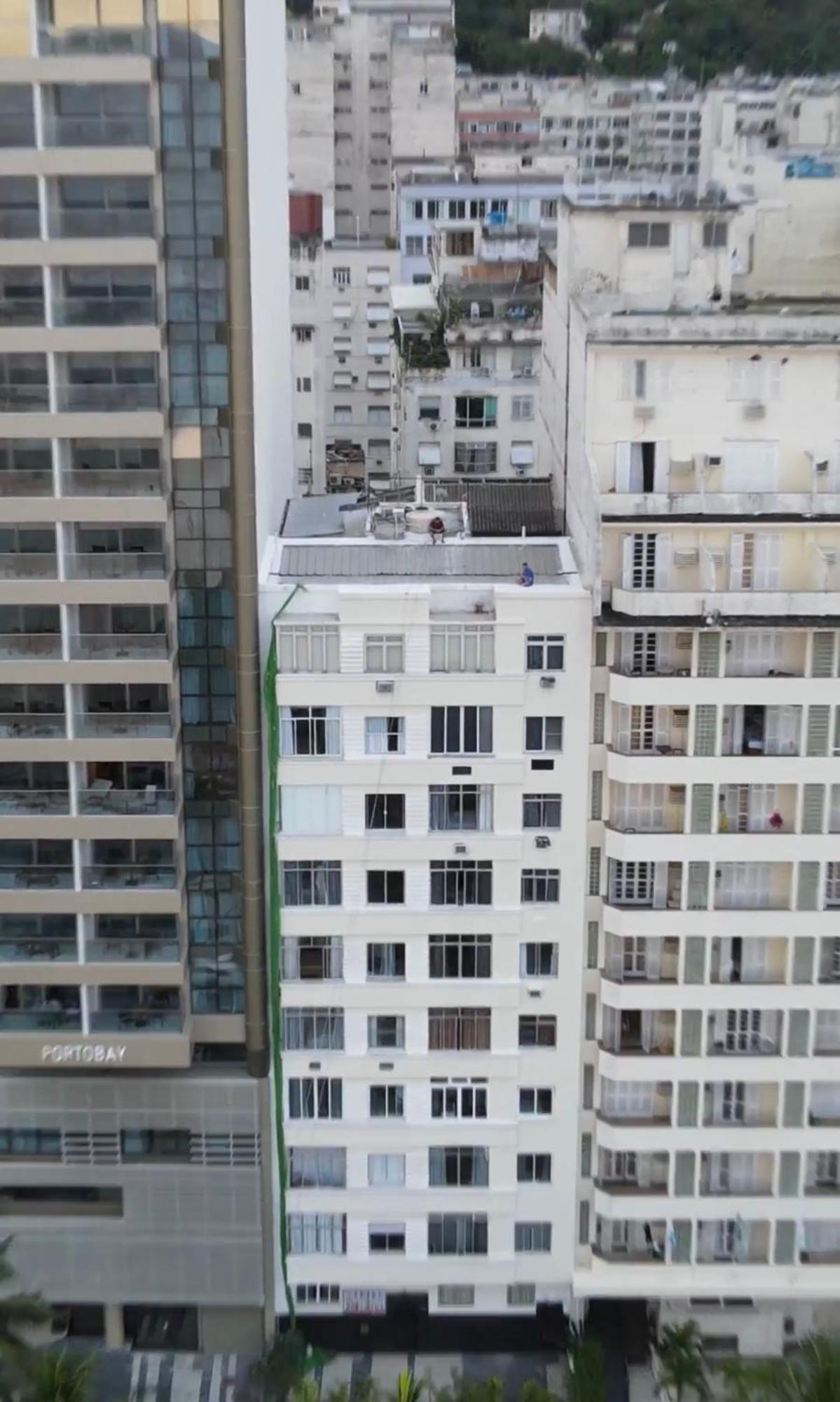 Ap Copacabana 2 Quartos Em Frente A Apartamento *